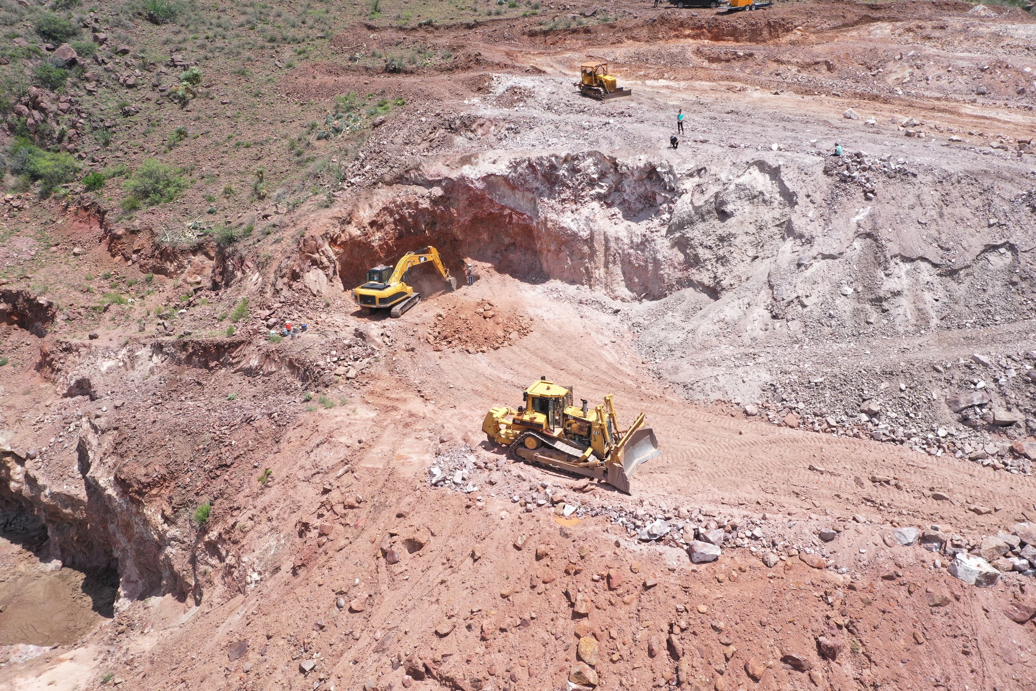 Breaking Hard Stone to Find Color - The Hidden Reality Behind Rare Nodular Agates
