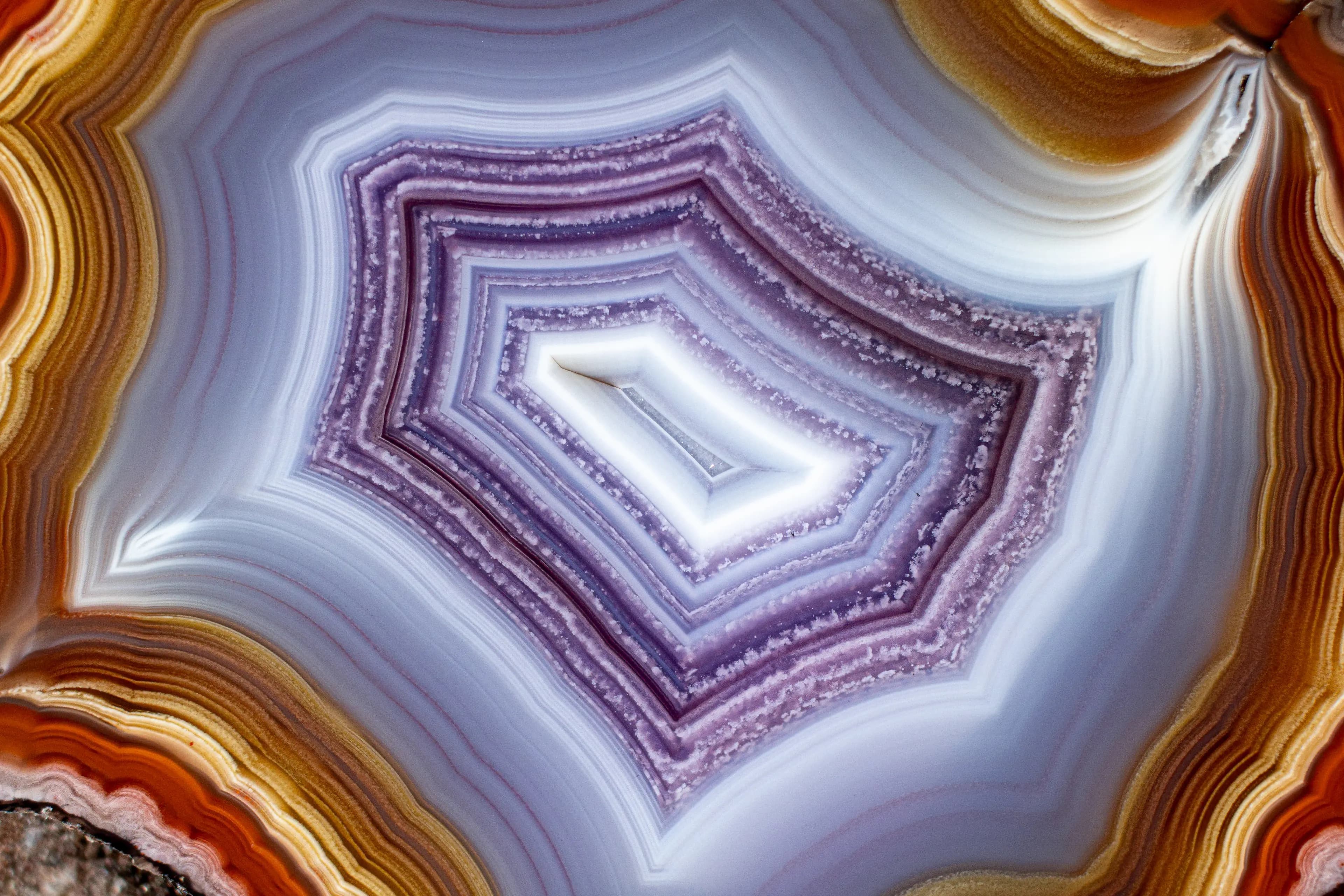 Why Coyamito Agates Are Violet: The Science Finally Has an Answer
